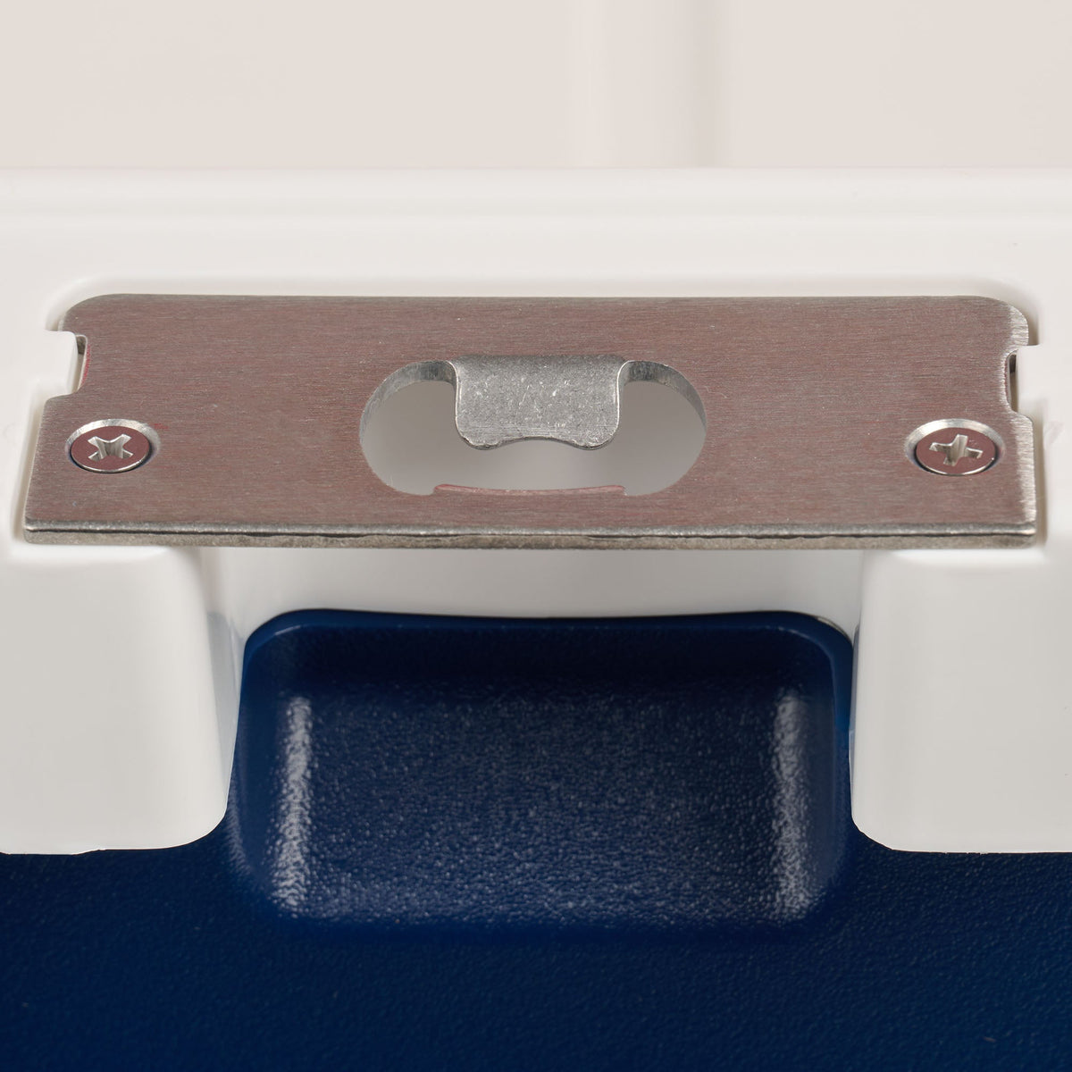 trailmate-75-qt-roller-cooler-s5 00035111-BO.jpg