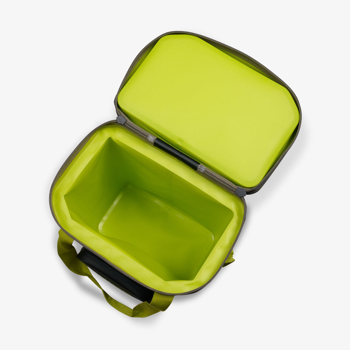 trailmate-32-can-backpack-e8 00066774-O2.jpg